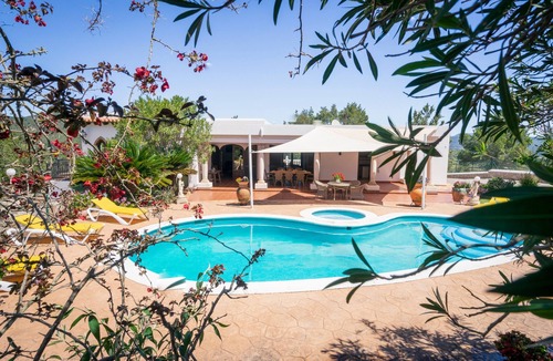 Santa Eulalia del Rio House | Beautiful Holiday Home with Mountain View, Pool, Wi-Fi, Garden and Air Conditioning
