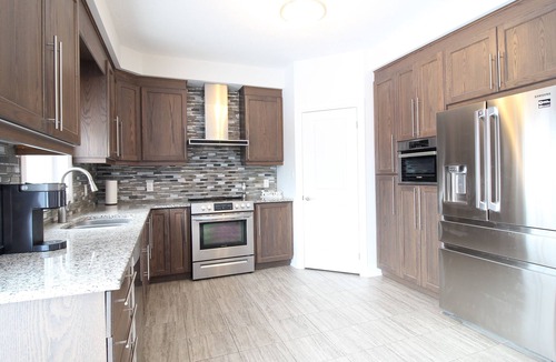 Rosemount House | Beautiful House Near Grand River & Kiwanis Park