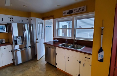 Geneva House | Beautiful lakefront rental with views and new hottub on Seneca Lake wine trail.