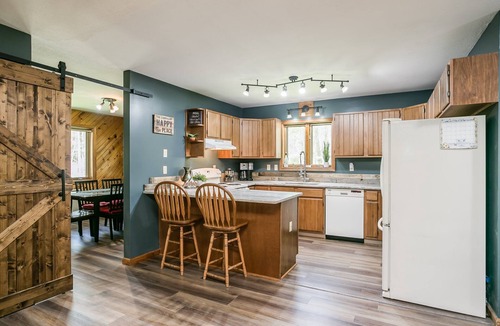 Bloomfield Cabin | Beautiful Log Cabin Tucked Away on 5 Acres
