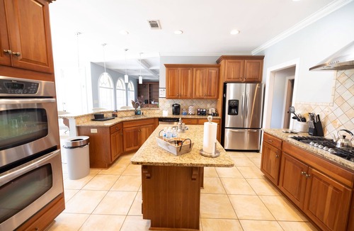 Hope Hull House | Beautiful Mini Mansion Minutes From the Airport with Private Pool. No Parties!