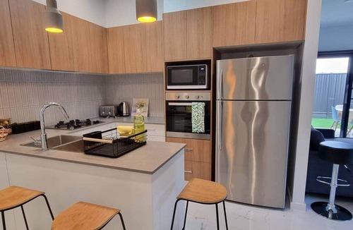 Taylor House | Beautiful new 7 BR home Taylor