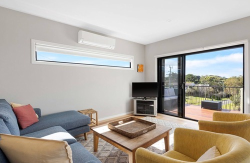 Smiths Beach House | Beautiful spacious pet friendly home next to the ocean