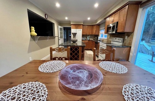 Stamford House | Beautiful & Spacious home in Downtown Stamford CT! 40 min to NYC!