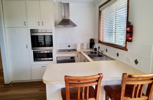Lenah Valley House | Beautiful Sunny house, 4 Km to Hobart CBD