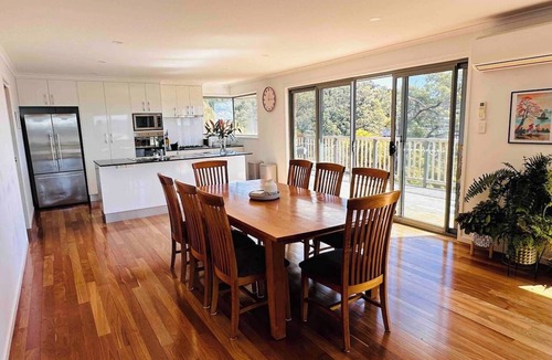 Dynnyrne House | Beautiful Sunny Home with Stunning Hobart Views