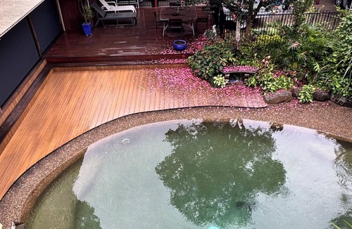 Bardon Apartment | Beautiful treehouse couples retreat 5kms from city with sauna, spa and pool
