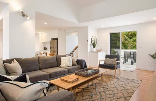Byron Bay Apartment | Beautifully designed 4 bedroom, 3 bathroom duplex.