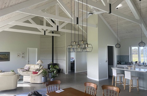 Outtrim House | Beautifully positioned, modern farmhouse 15 minutes from Inverloch's beaches.