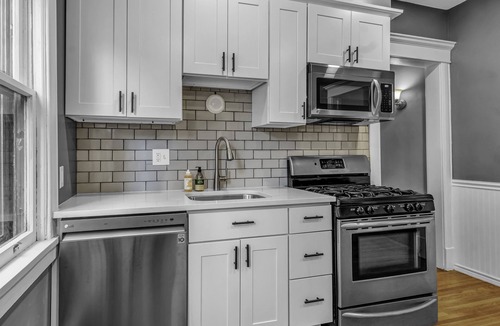 Albright Apartment | Beautifully Renovated 3 bedroom Elmwood Village Apt