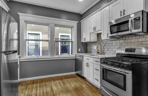 Albright Apartment | Beautifully Renovated 3 bedroom Elmwood Village Apt