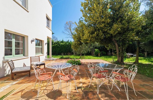 Begues House | Begues: diseño, luz y jardín