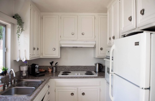 Westwood Apartment | Bel Air & Beverly Hills, Bright & Charming: Fully Equipped - 2bed/2bath apt.