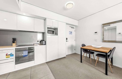 Bowen Hills Apartment | Belise - Executive 11th Floor Apt for 2!