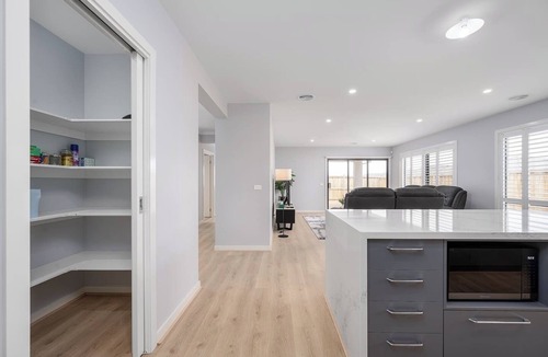 Clyde House | Bella Brand New Modern Stylish 4BR Home