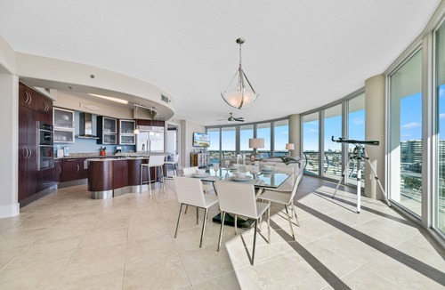 Orange Beach East Condo | Bella Luna 810-Spectacular Views of Beach & Bay