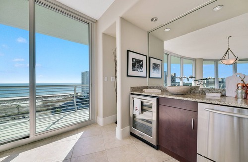 Orange Beach East Condo | Bella Luna 810-Spectacular Views of Beach & Bay