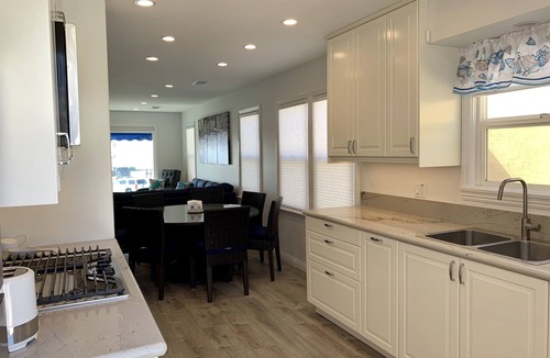 Belmont Shore House | Belmont Shore Beach Stays for 31+ nights gets 18% discount off of Published Rate