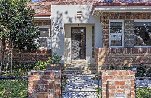 Bendigo House | Bendigo Signature Accommodation on Hargreaves