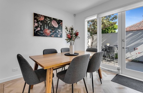 South Yarra House | Bev's Retreat by Ready Set Stay - peaceful retreat and close to all attractions.