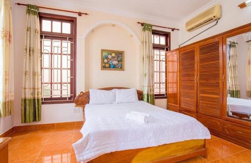 Thang Tam Villa | Biệt thự ven hồ 30 khách