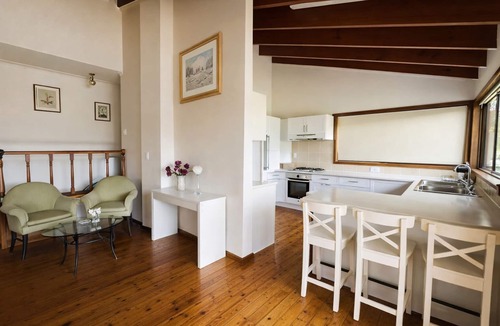 Gulgong House | Bindi Leigh Gulgong Farmhouse: Breathtaking Views & Country Charm