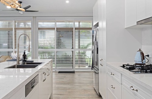 Blue Bay Apartment | Blissful Direct Beach Access Pet-Friendly