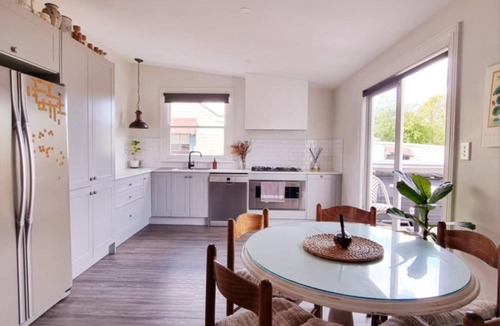 Moss Vale Cottage | Blossom Cottage - Argyle St, Heart of Moss Vale - Walk Everywhere & Pet Friendly