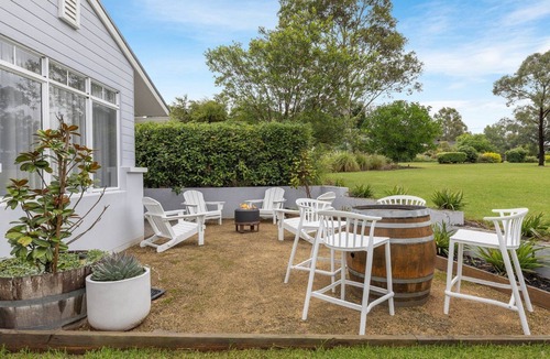 Pokolbin House | BLUE GUM ESCAPE - THE VINTAGE HOLIDAY HOUSES