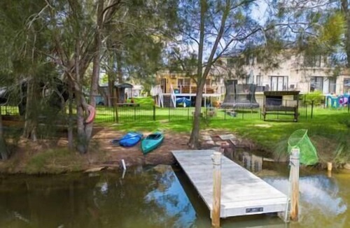 Blue Haven House | Blue Haven Gypsy Paradise - Cottage plus caravans