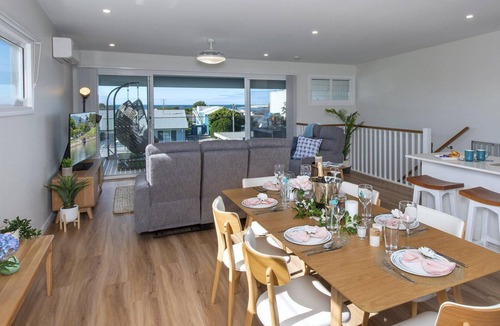 Kiama Downs House | Blue Pelican - Stunning modern entertainer with ocean views, walk to beach