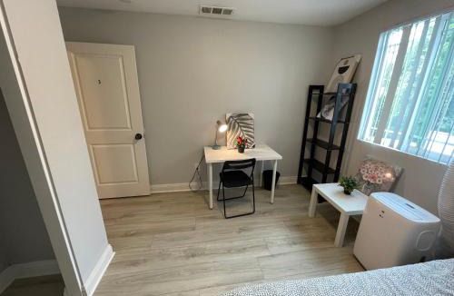 Los Angeles Hostel | Blue Stay near BMO Stadium and USC Private Room