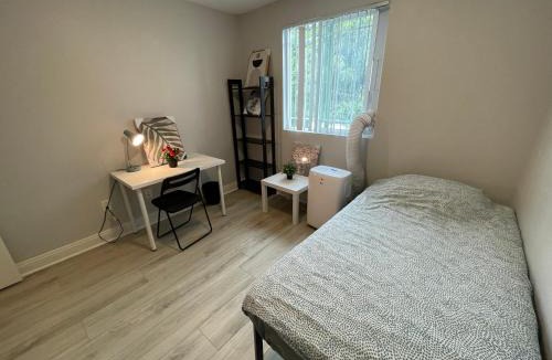Los Angeles Hostel | Blue Stay near BMO Stadium and USC Private Room