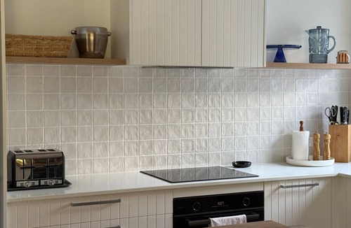 Blueys Beach House | Blueys Cottage located in the heart of Blueys Village and just metres from Blueys Beach