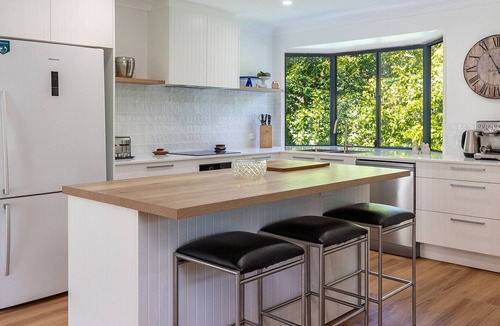 Blueys Beach House | Blueys Cottage located in the heart of Blueys Village and just metres from Blueys Beach