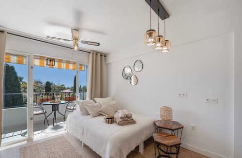 Nueva Andalucia Apartment | Boho Studio Apartment with Balcony, Wi-Fi and Air Conditioning