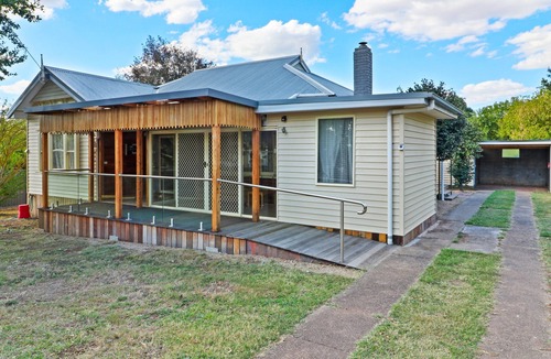 Bonnie Doon House | Bonnie Home - 4-bedroom home nestled in the heart of Bonnie Doon
