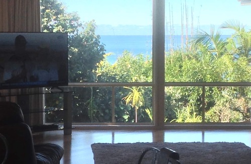 Mollymook Beach House | Book for this winter - 25% off - EARLY WINTER SAVINGS! Golf; weddings; wineries