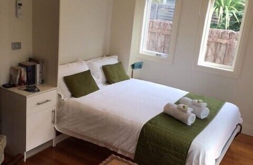 Point Lonsdale Cottage | boutique, peaceful hideaway for couples, solo travellers and accessible escapes