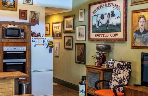 Bowden Cottage | Bowden’s Premier Holiday Retreat – Pet-Friendly, Business-Friendly, and Perfect for Families