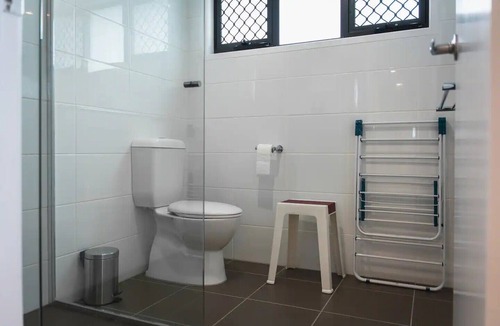 Wynnum North Apartment | Brand new 1 bedroom micro apartment for 2