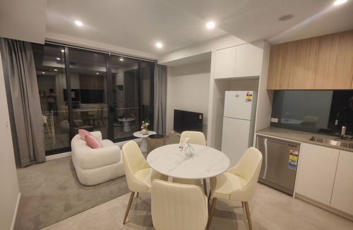 Lyneham Apartment | Brand New 2B1B Apt in Inner North of Canberra