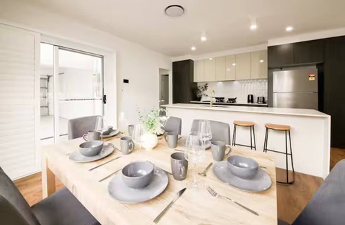 Rochedale House | Brand new 3BR townhouse -Modern comfy family home