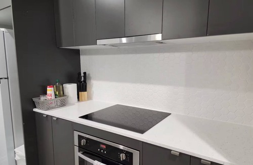 Park Ridge House | Brand New 5 Bedroom Park Ridge Family Home, Fast WIFI, Secure Parking