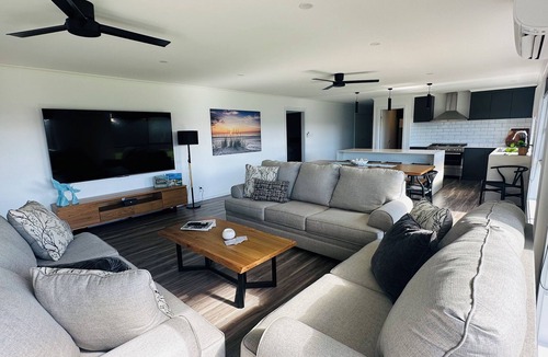 Waterhouse House | Brand new build in town, aircon & wifi