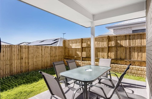 Greenbank House | Brand New Comfy Home, 4Bedroom, designer furniture