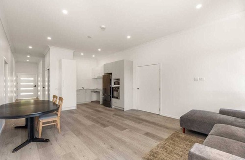 Goodna House | Brand New Luxury 3 bedroom villa/3 ensuite - bathroom/Free Wifi