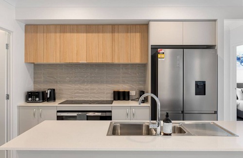 Bridgeman Downs House | Brand New Modern 5BR House Ducted A/C Near Mall