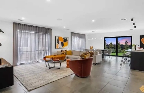 Plumpton House | Brand New Modern 4 Bedroom Luxury Retreat