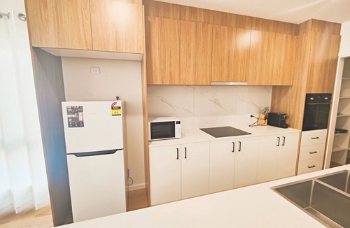 Scullin Villa | Brand new settled house near shops with Netflix